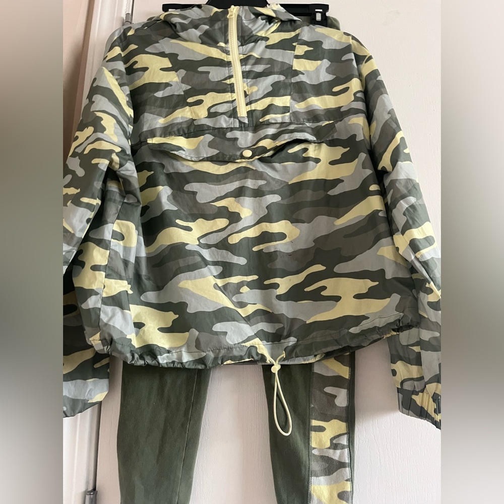 The jacket is a XS,pants are a L